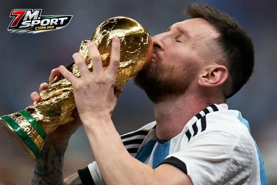 Messi nâng cúp World Cup 2022